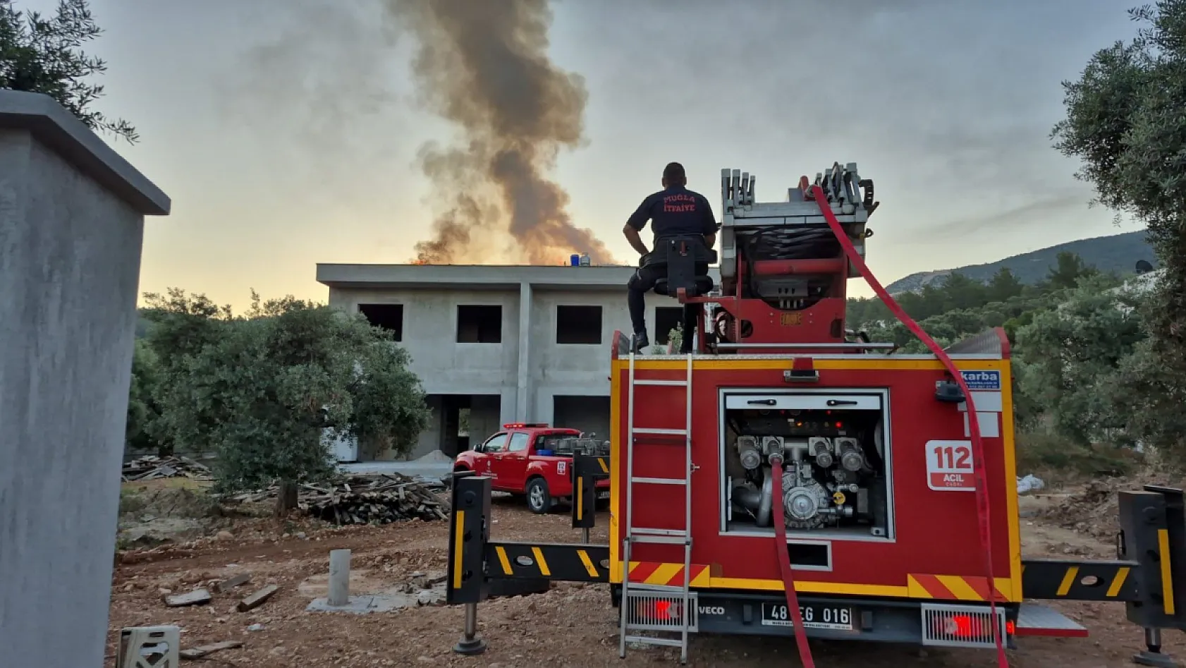 Milas'taki çatı yangını söndürüldü