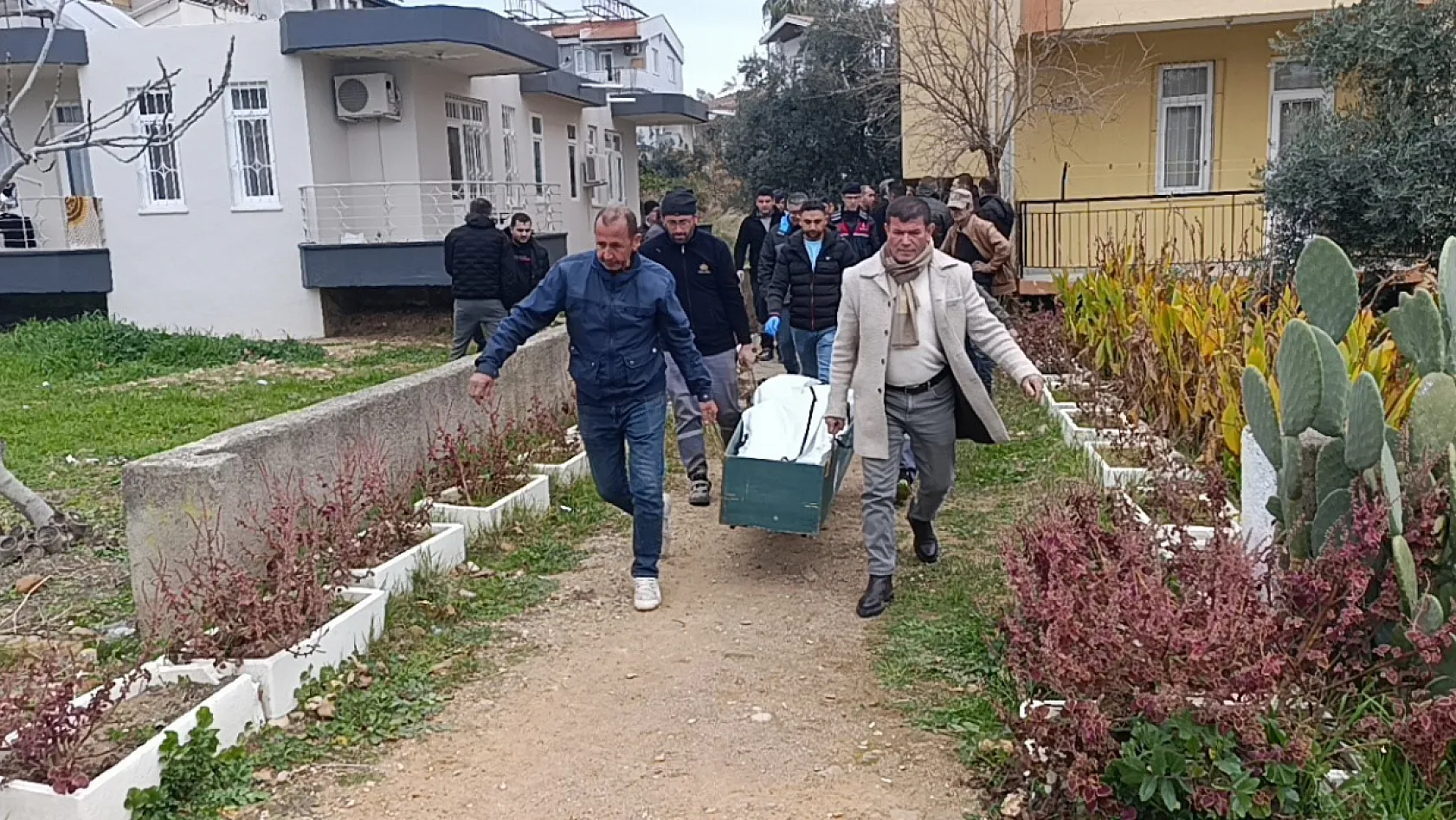 Karnından vurulmuş halde bulunan adamın cinayete kurban gittiği belirlendi