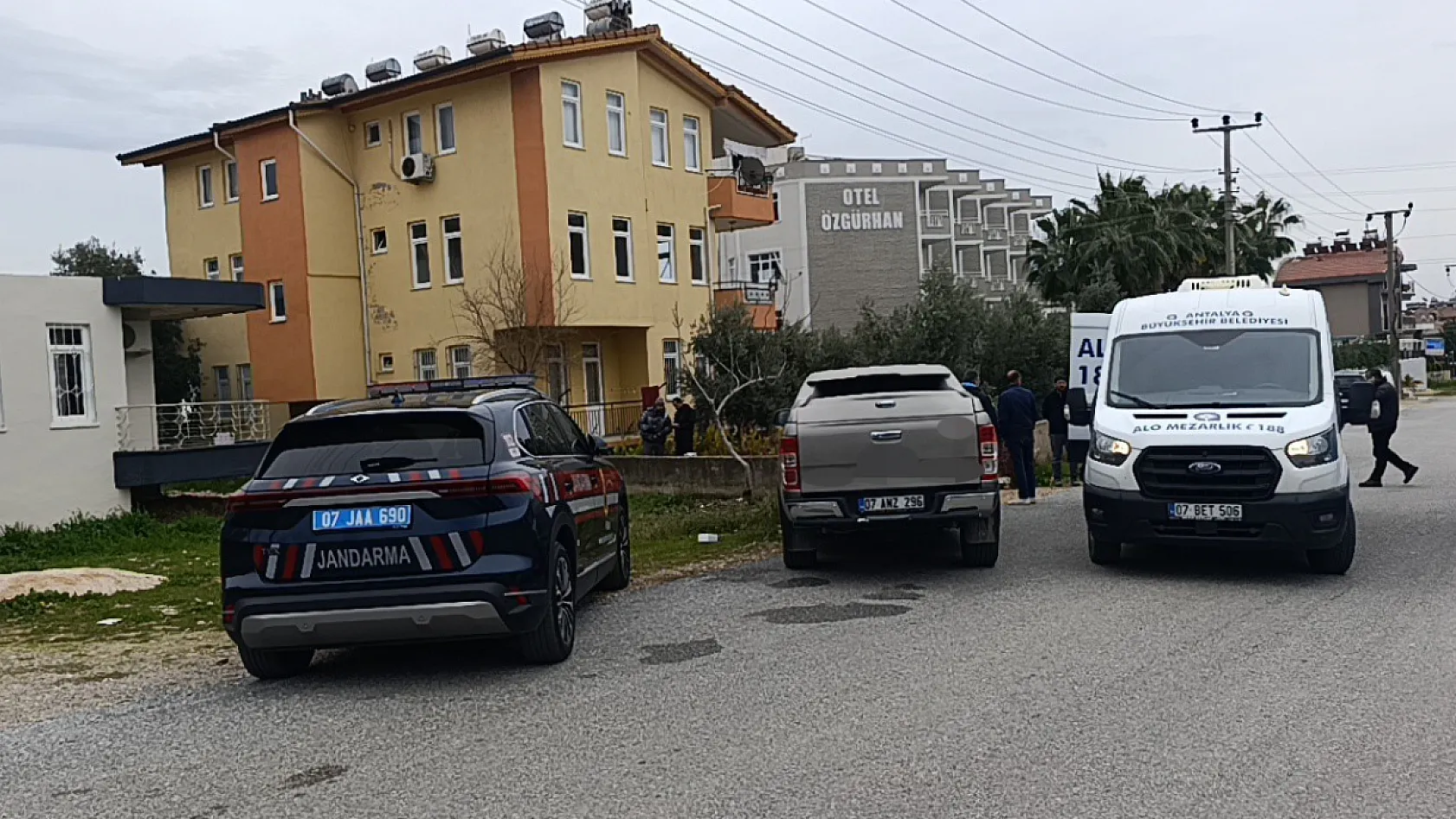 Karnından vurulmuş halde bulunan adamın cinayete kurban gittiği belirlendi