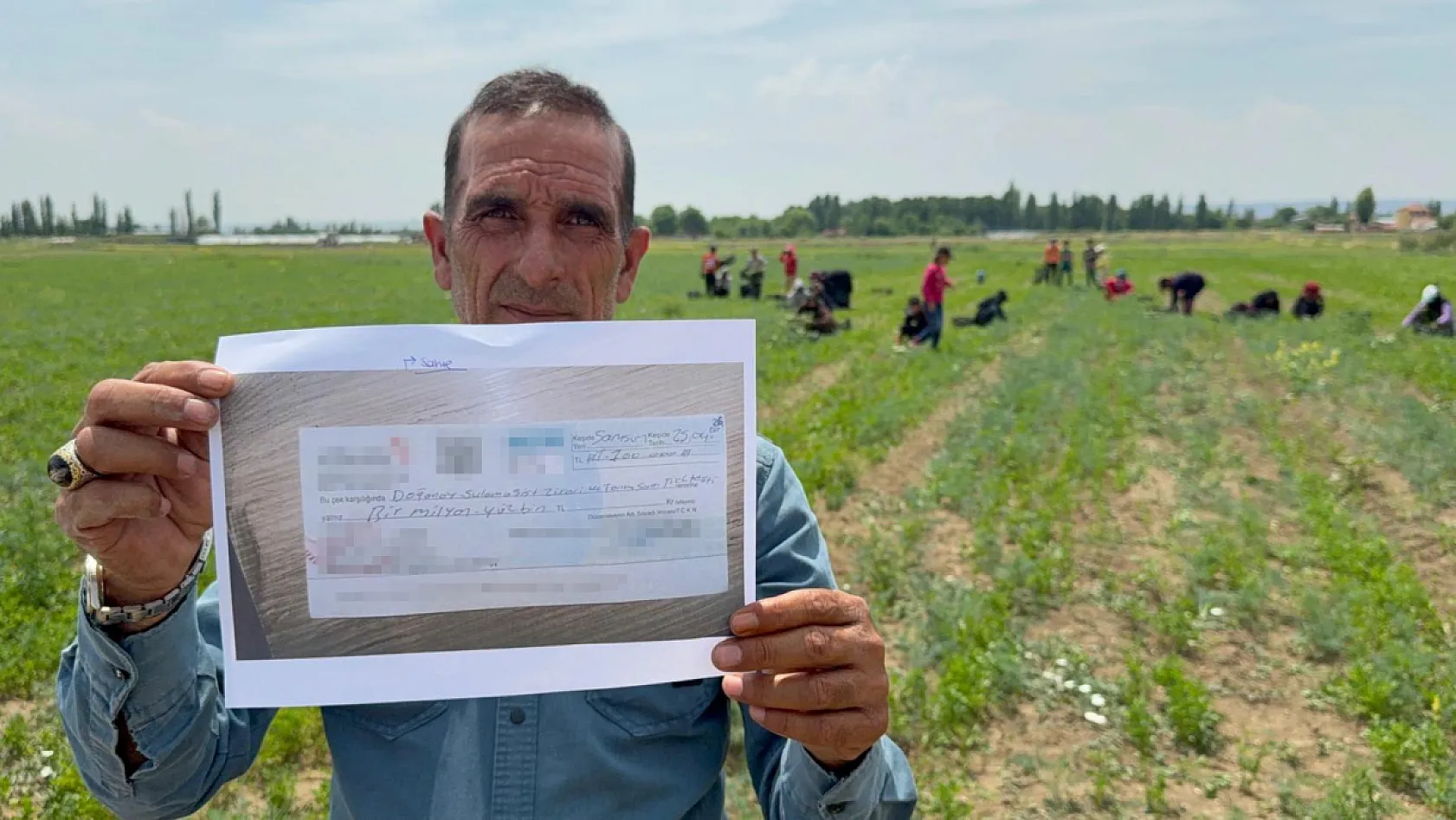 Tarla sahibinin verdiği çek sahte çıkınca işçilerin parasını ödemek için aracını sattı