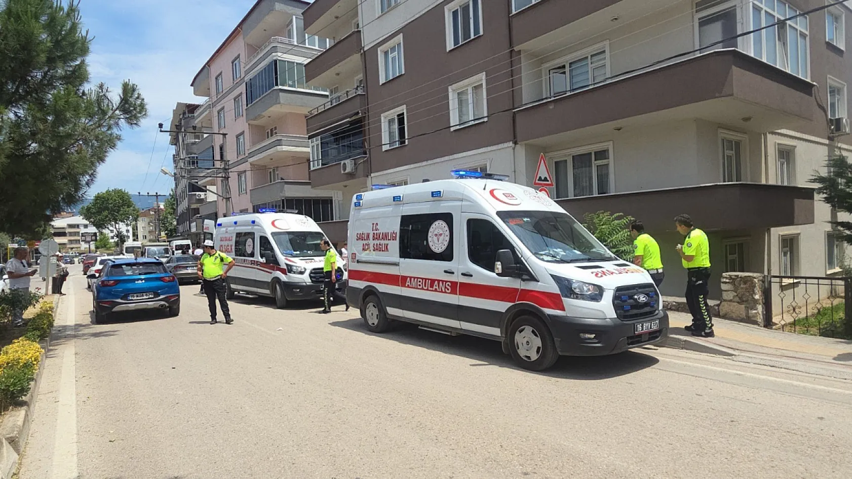 Otomobil apartman bahçesine uçtu, faciadan dönüldü