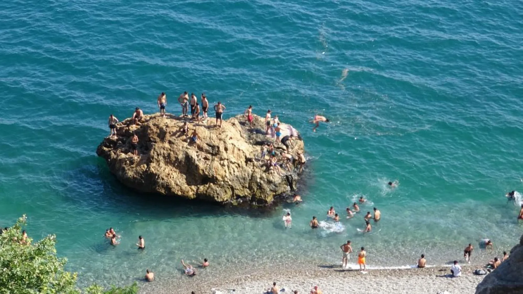 Antalya'da termometreler 41 dereceyi gösterdi, hissedilen sıcaklık bunalttı
