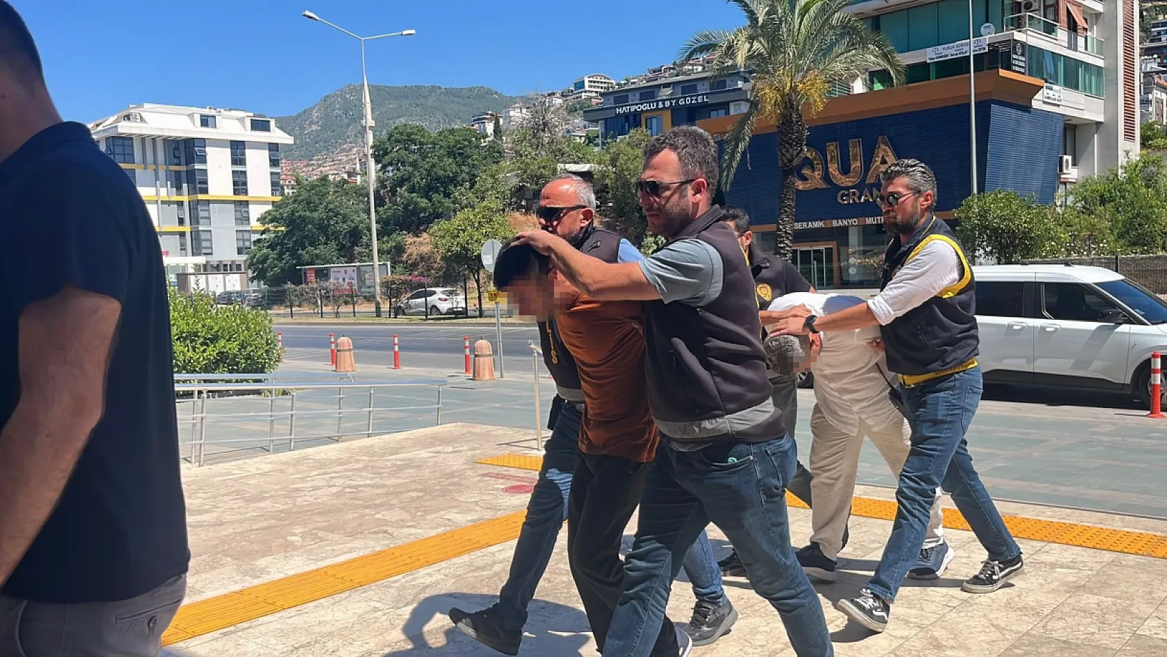 Alanya'da tartışma cinayetle bitti: 1 ölü, 3 şüpheli adliyeye sevk edildi