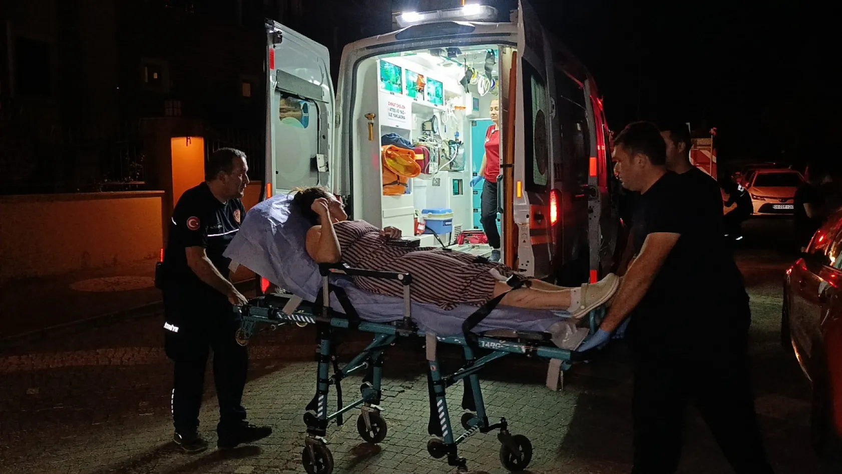 Genç kadının mazgala sıkışan ayağı itfaiye ekibi sayesinde kurtarıldı