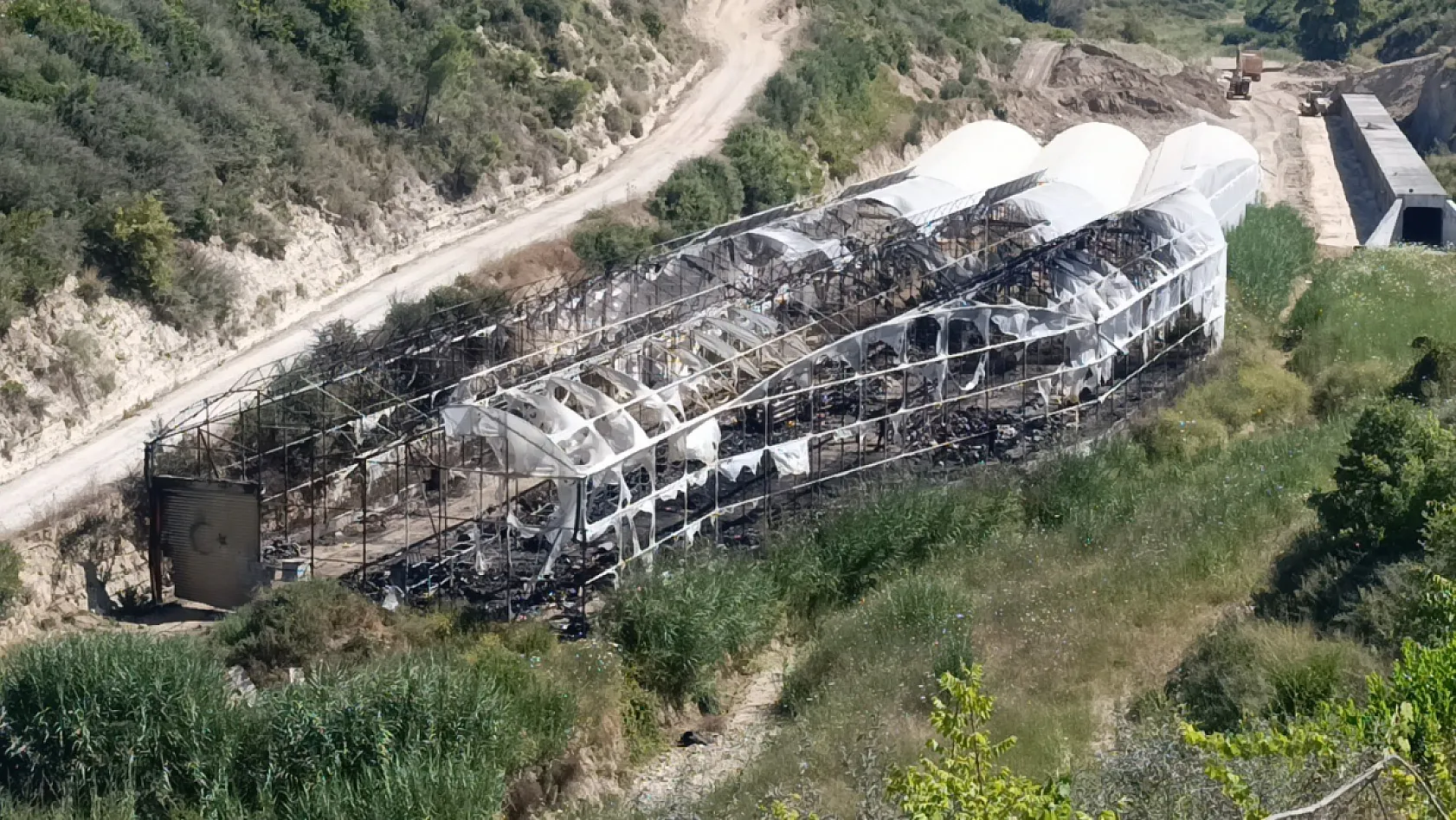 Alev alev yanan yer 'motosiklet serası' çıktı