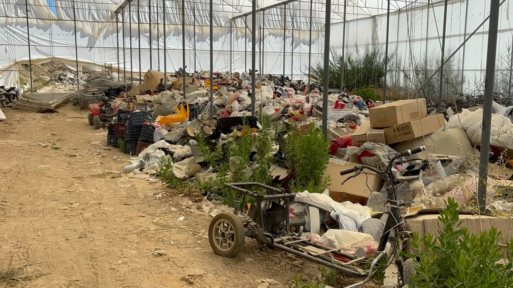 Alev alev yanan yer 'motosiklet serası' çıktı