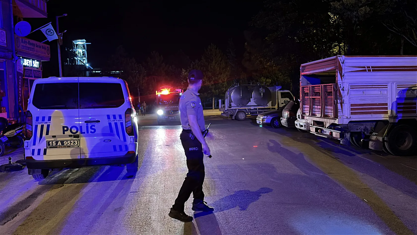 Aracın içinde hareketsiz bulunan genç hastanede hayatını kaybetti
