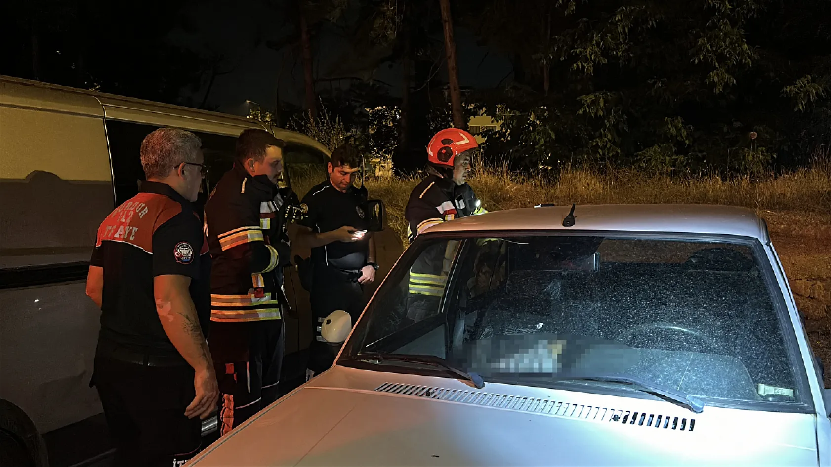 Aracın içinde hareketsiz bulunan genç hastanede hayatını kaybetti