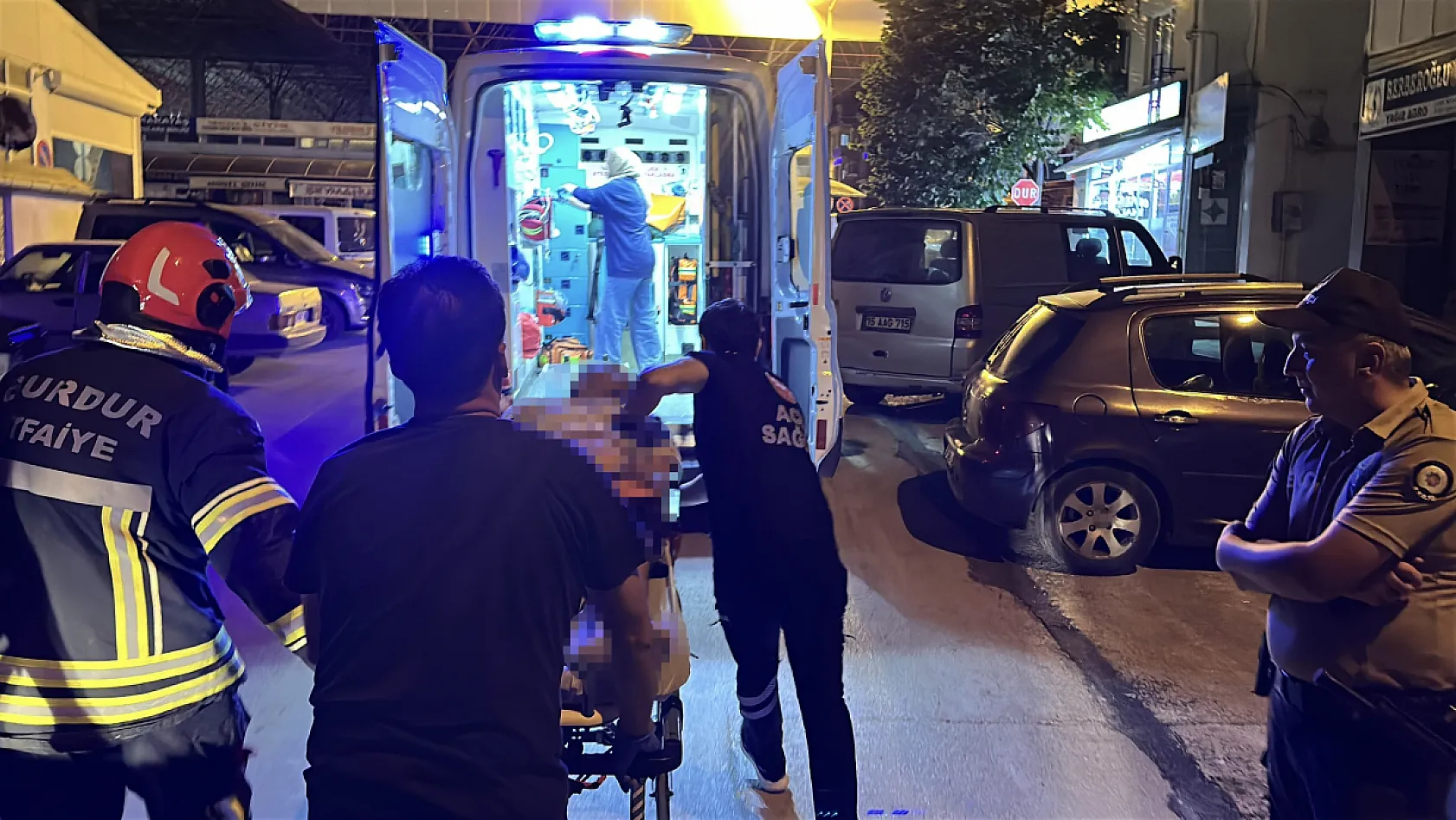 Aracın içinde hareketsiz bulunan genç hastanede hayatını kaybetti
