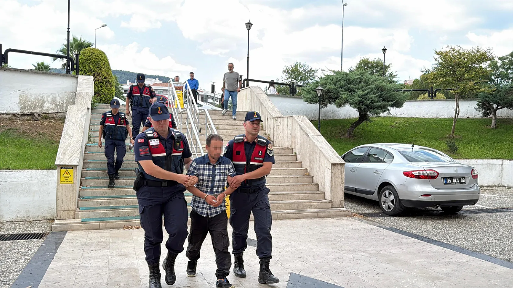 Menteşe'de akrabasını öldüren katil zanlısı adliyeye sevk edildi