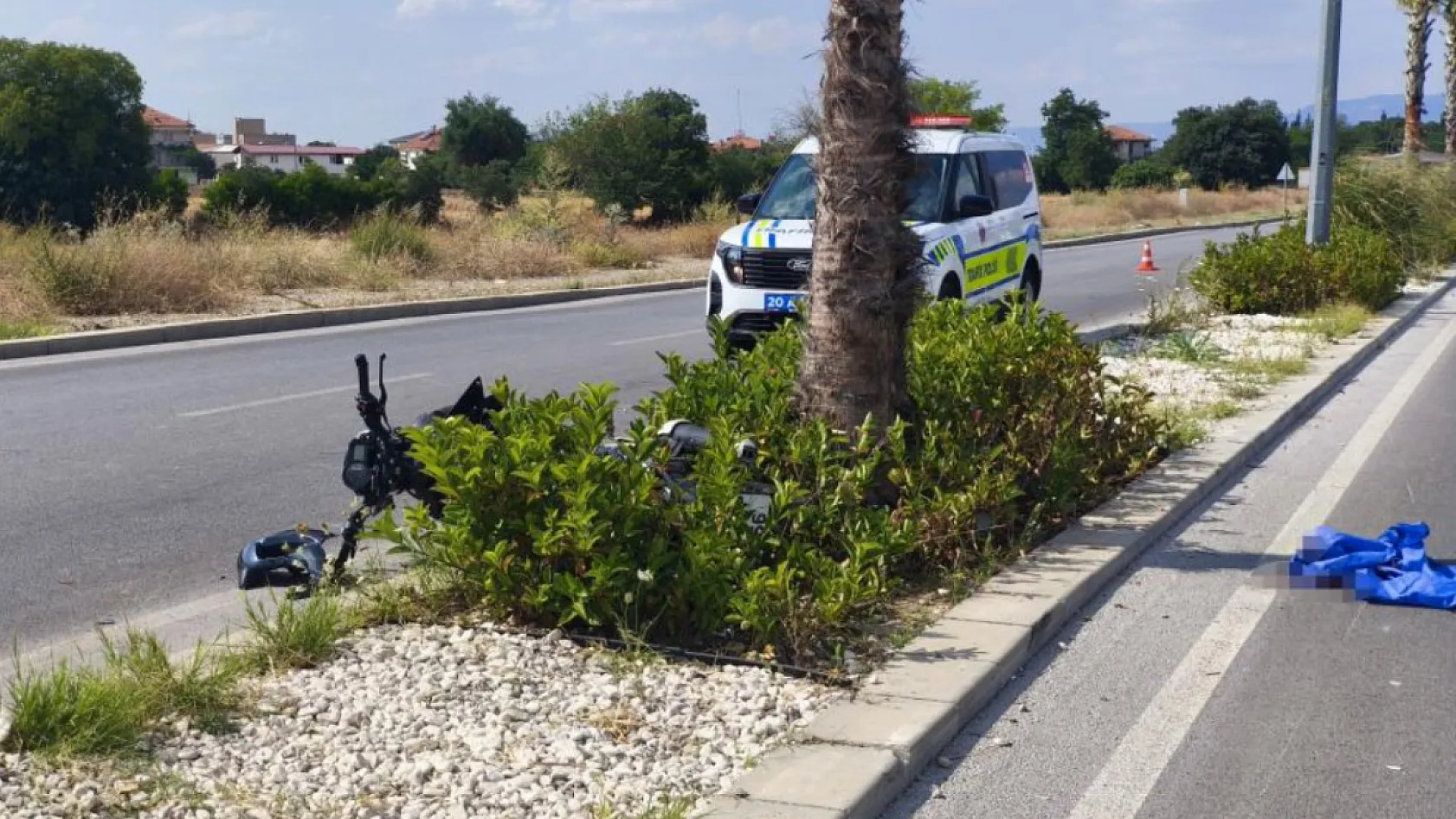 Ağaca çarpan motosikletin sürücüsü yaşam mücadelesini kaybetti