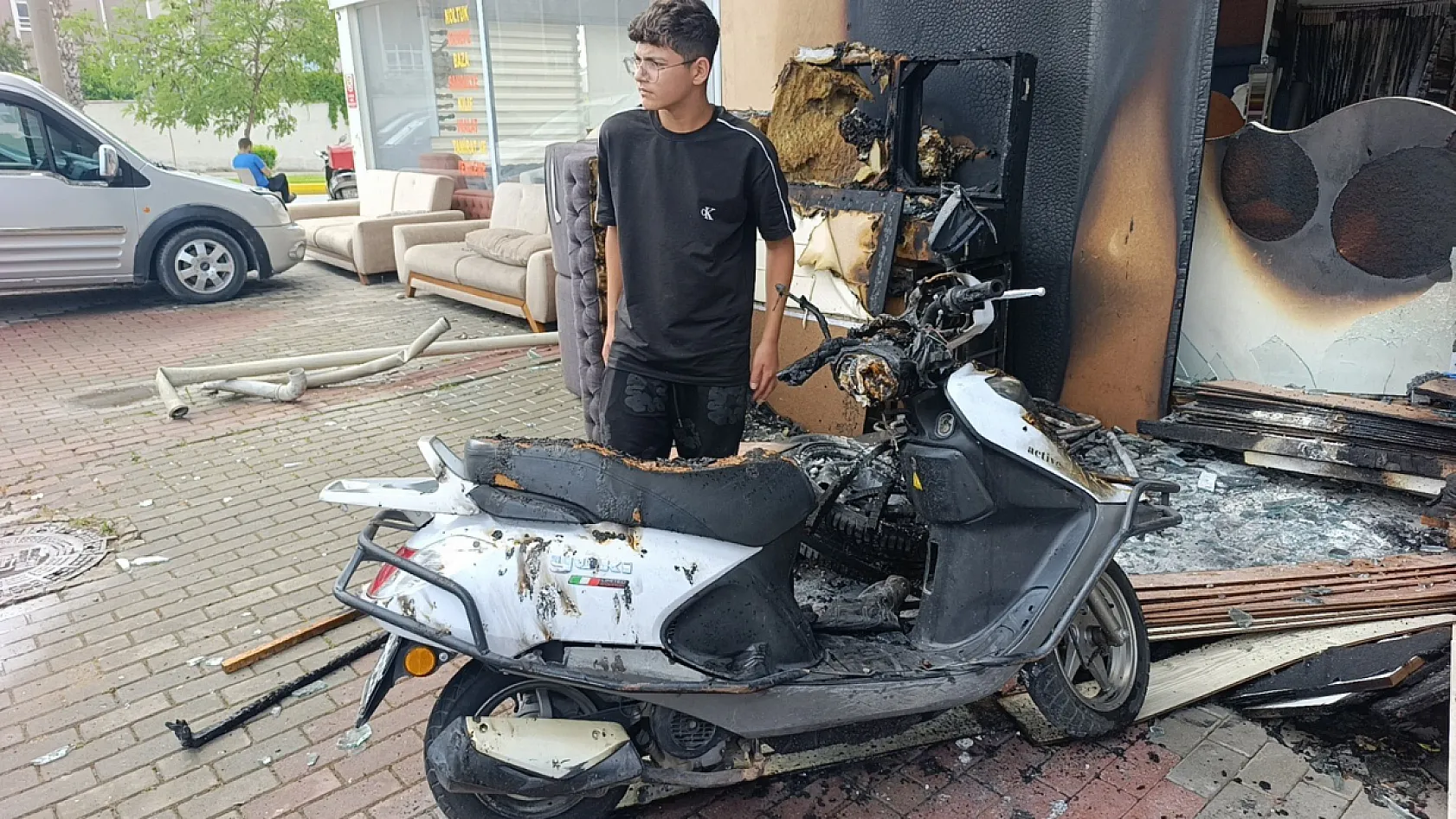 Uyurken camın patlama sesine uyandı, ihbarla iş yerini küle dönmekten kurtardı