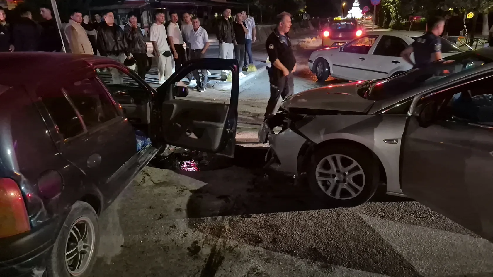 Alkollü sürücü, fark etmediği beton refüjü aşıp kaza yaptı: 'Ben orayı düz sandım'