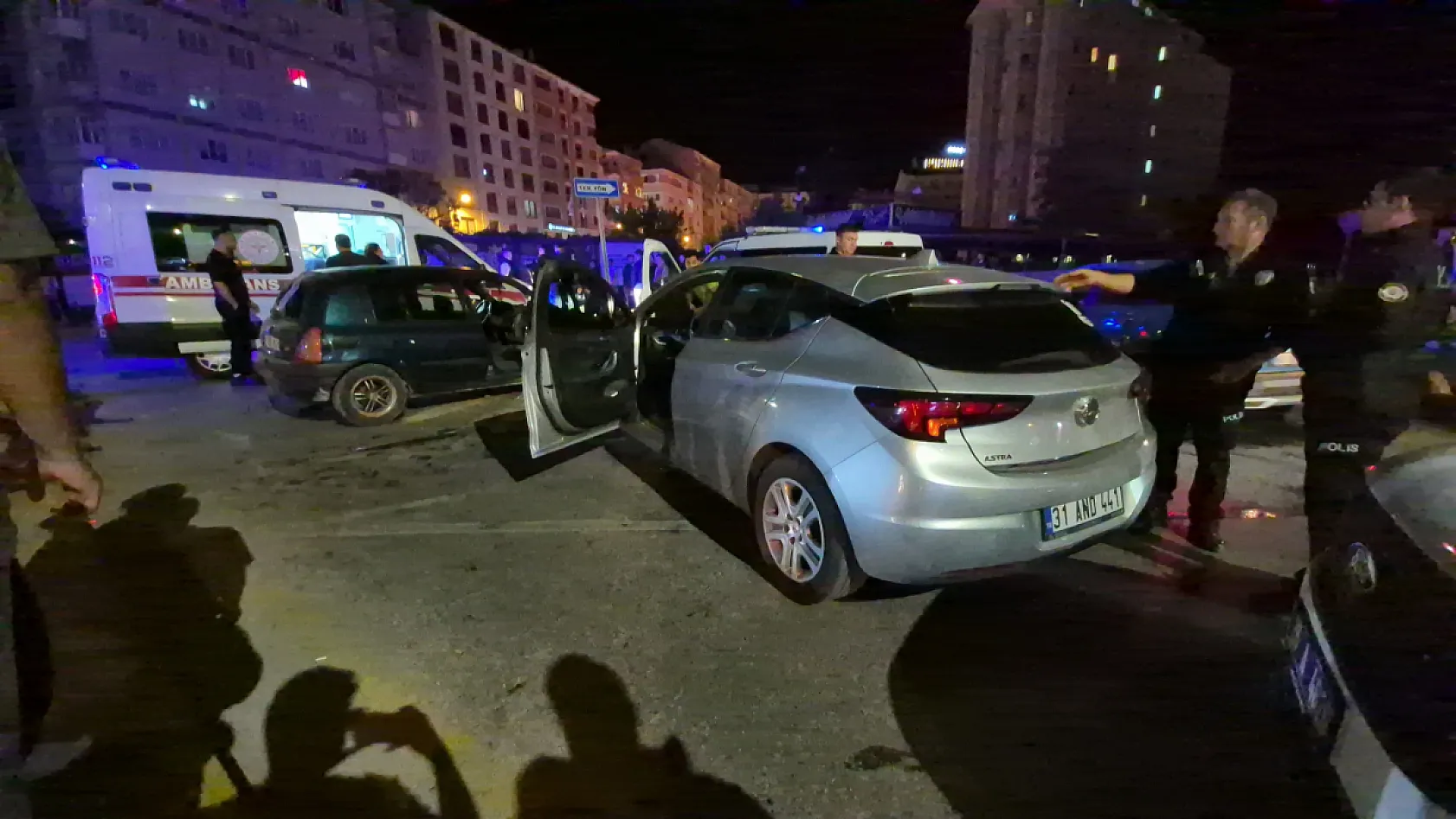 Alkollü sürücü, fark etmediği beton refüjü aşıp kaza yaptı: 'Ben orayı düz sandım'