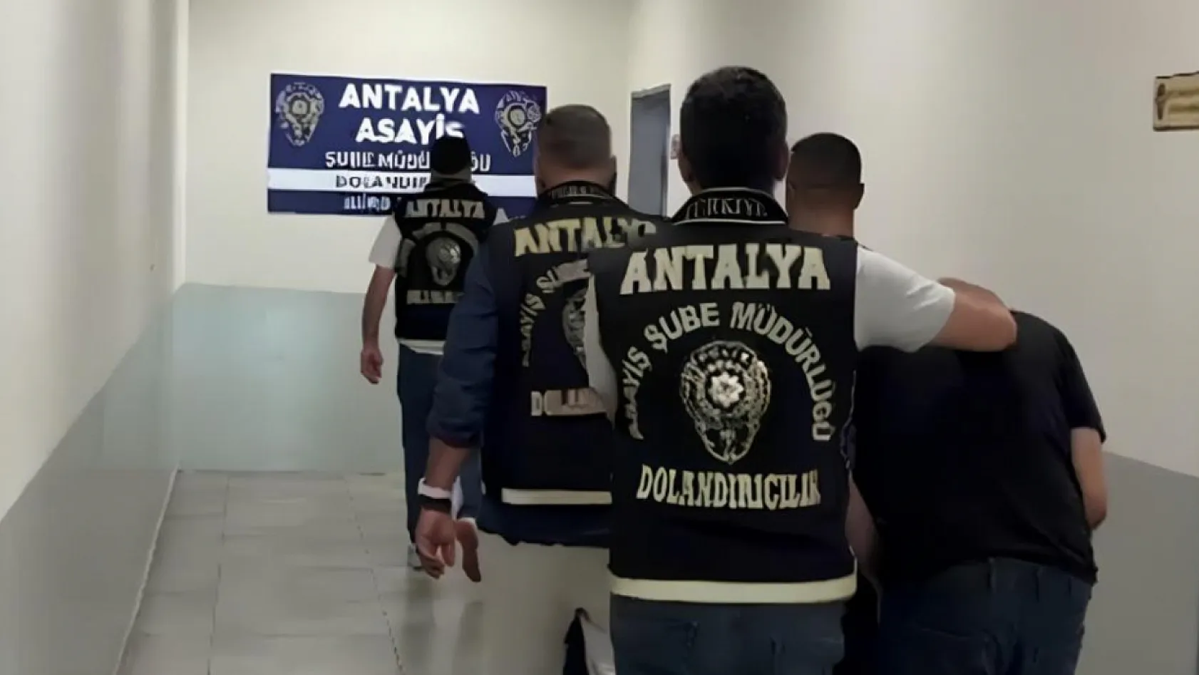 Kuyumculara sahte altın diş satan şüphelilere, polisten 'Gülen yüz' operasyonu
