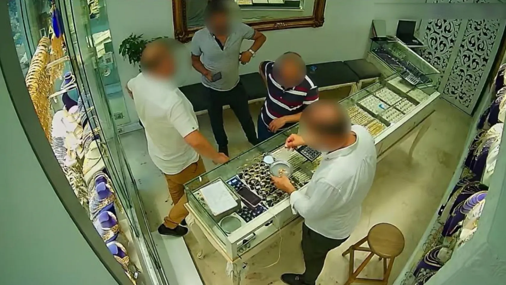 Kuyumculara sahte altın diş satan şüphelilere, polisten 'Gülen yüz' operasyonu