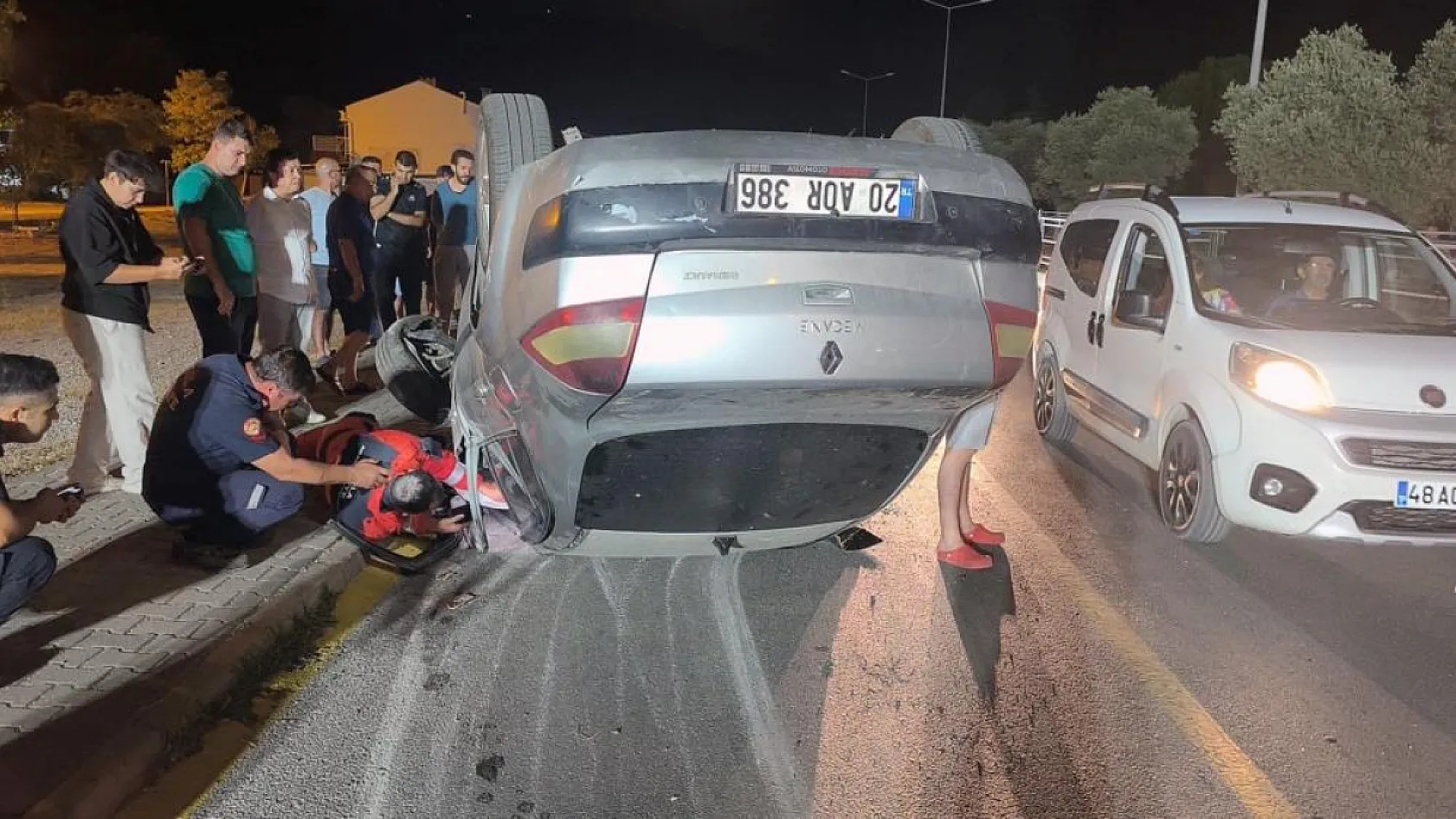 Menteşe'de Takla Atan Otomobil Ters Döndü: Sürücü Yaralandı