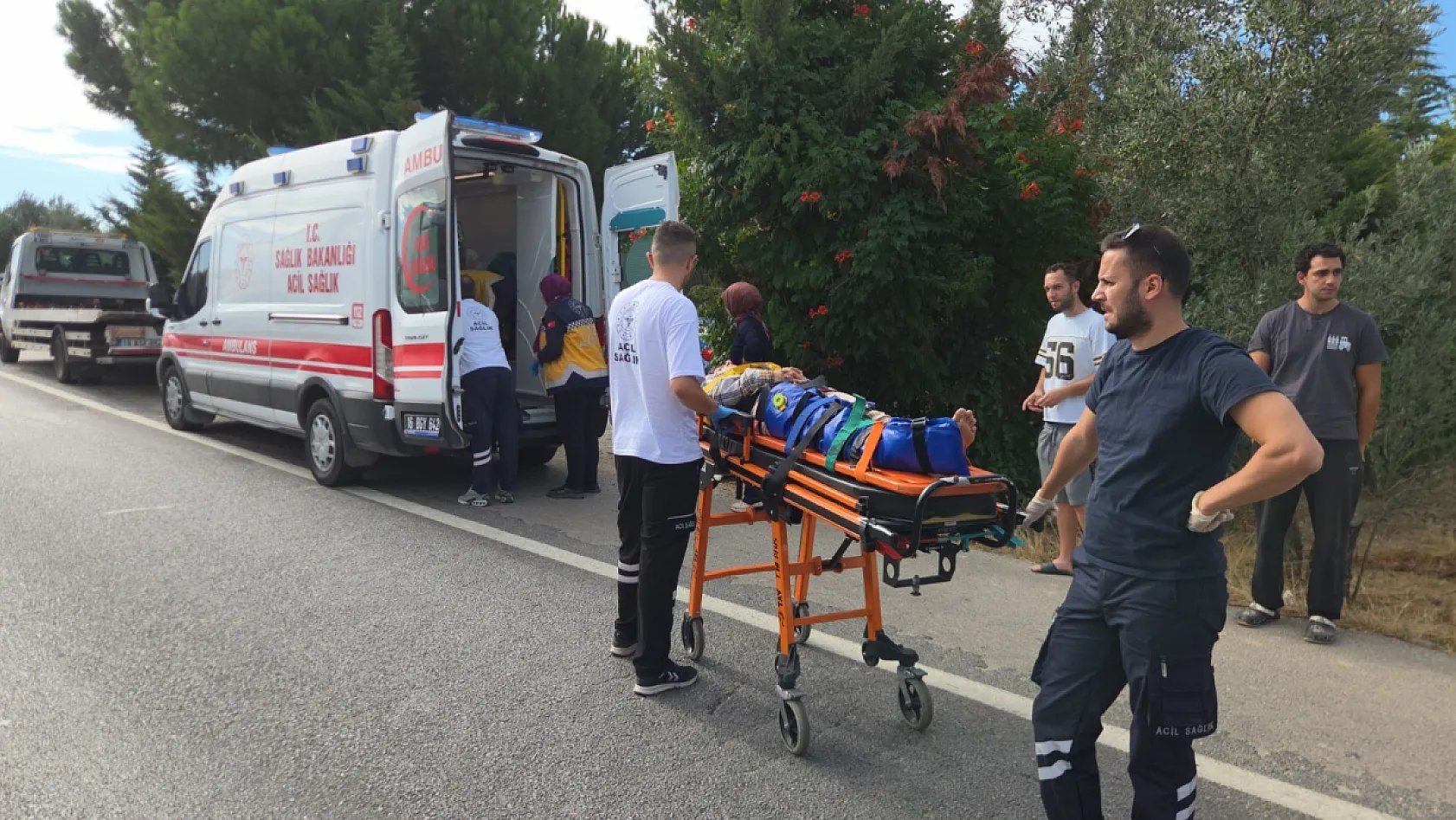 Kontrolden çıkan otomobil tarlada yandı: 1 ölü, 1'i çocuk 5 yaralı