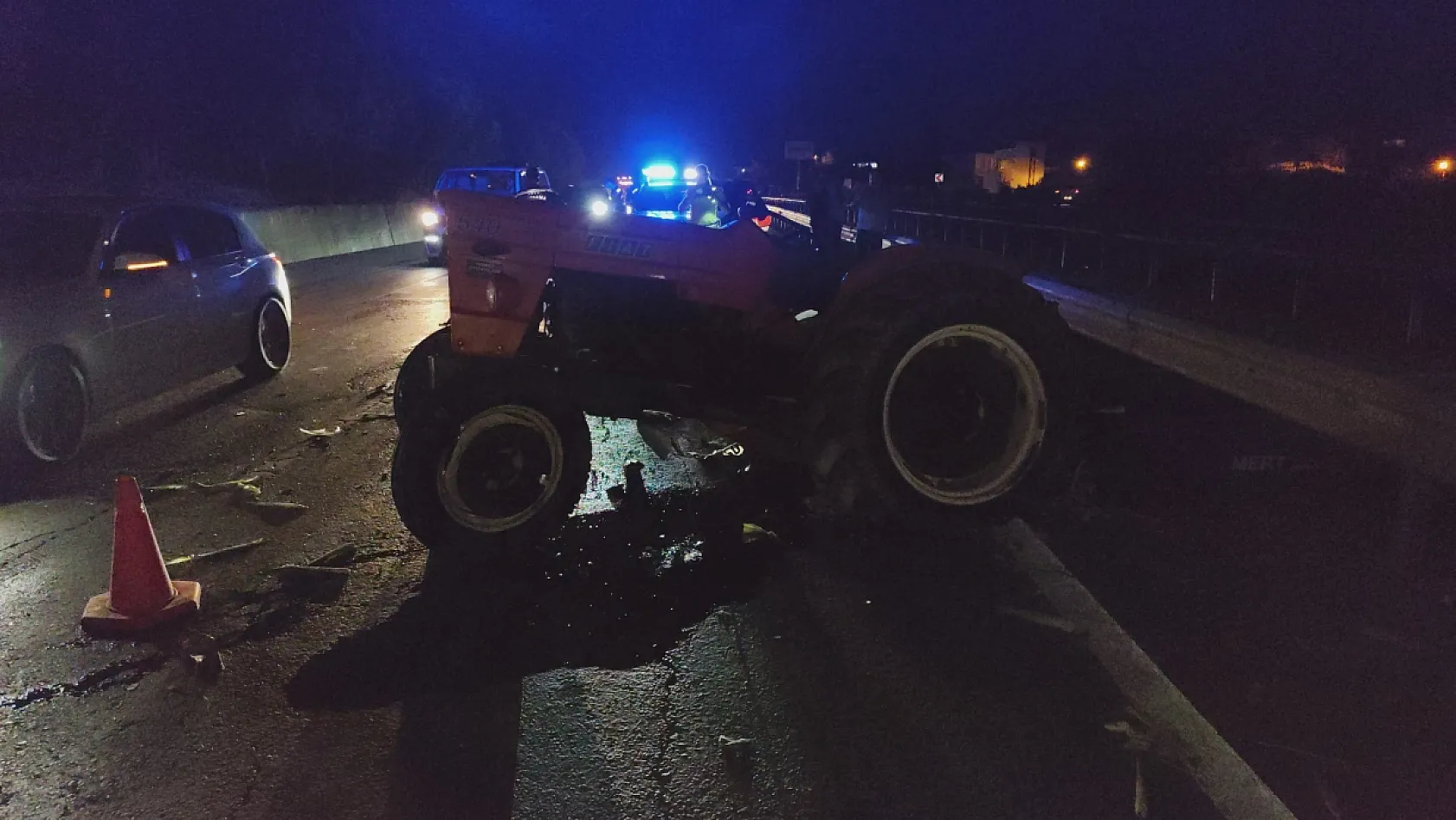 Otomobil traktöre arkadan çarptı: 2 ağır yaralı