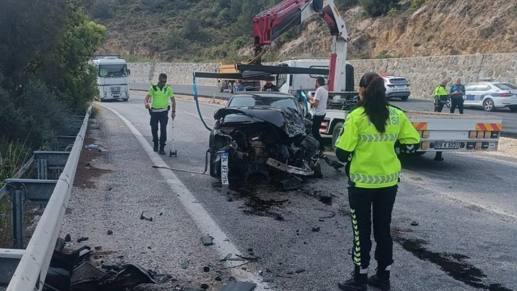 Aydın'da otomobille çarpışan yolcu minibüsü yan yattı: 10 yaralı