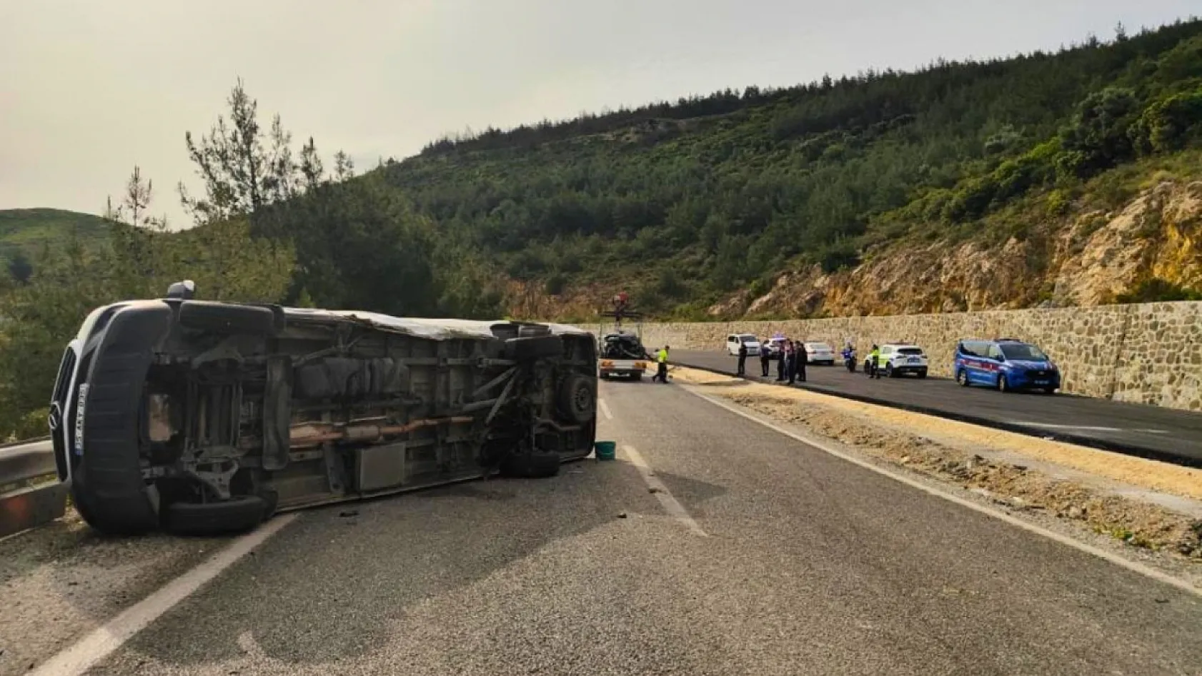 Aydın'da otomobille çarpışan yolcu minibüsü yan yattı: 10 yaralı