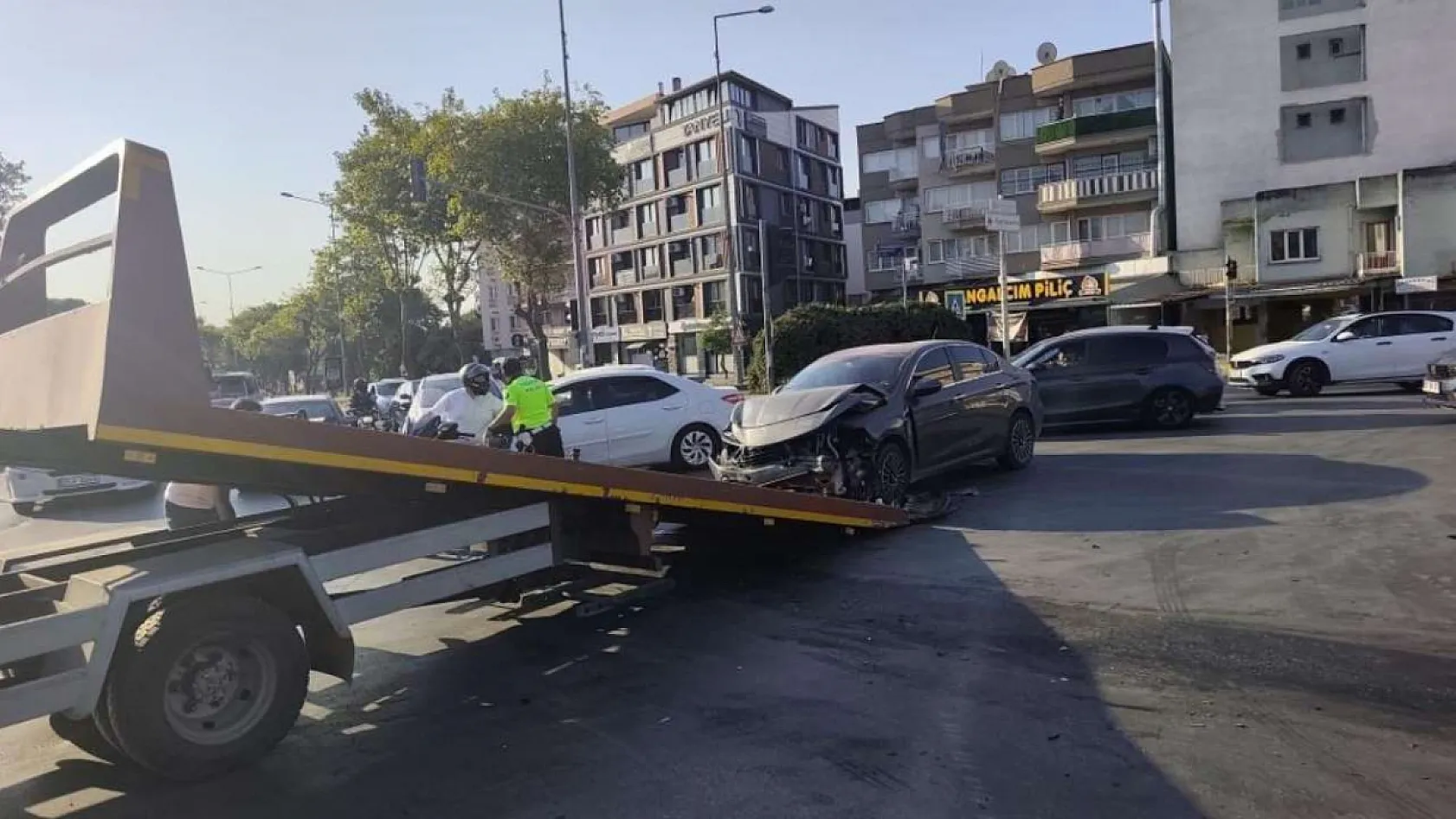 Aydın'daki kazada baba ve oğlu yaralandı