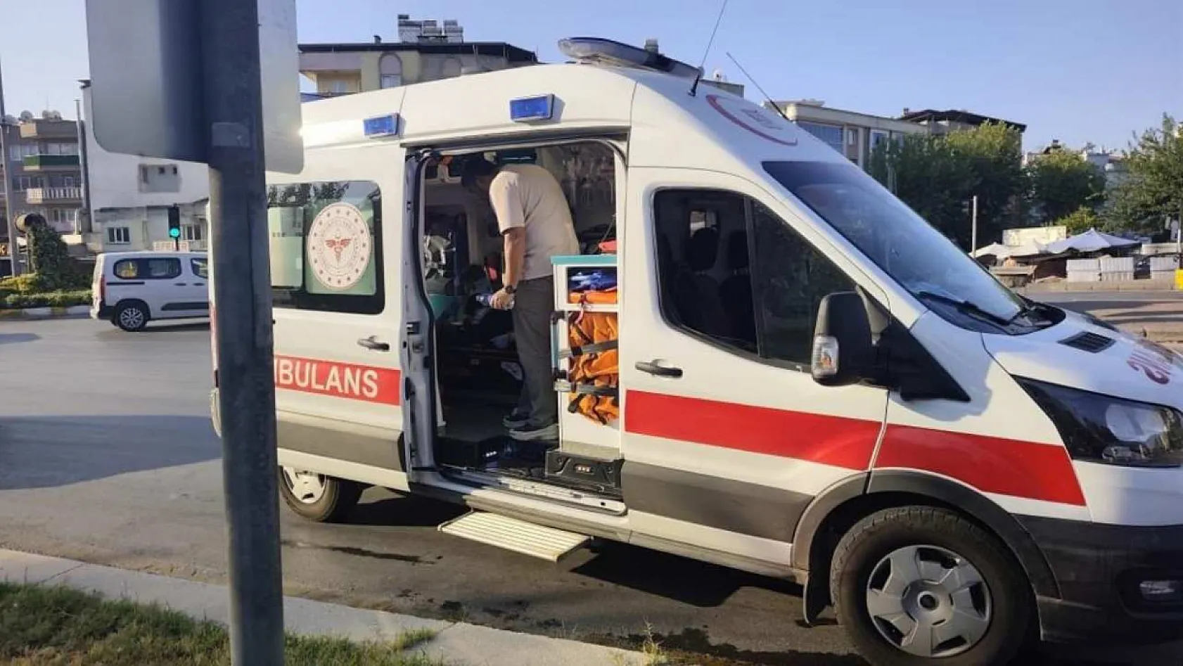 Aydın'daki kazada baba ve oğlu yaralandı