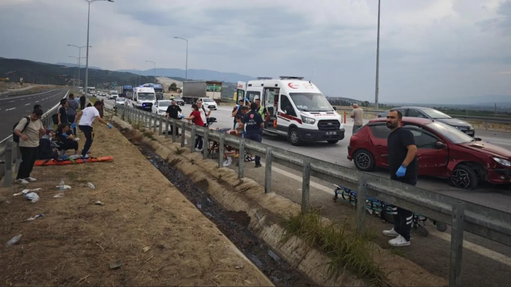 Aydın-Denizli Otoyolu'nda feci kaza: 1'i ağır 20 yaralı