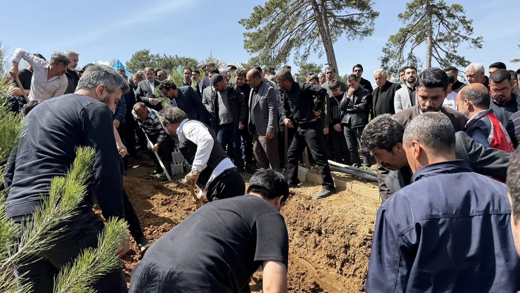 Ayla öğretmenin eşi: 'Gurur duyuyorum, buraya ev yaptıracaktık, cenazesi geldi'
