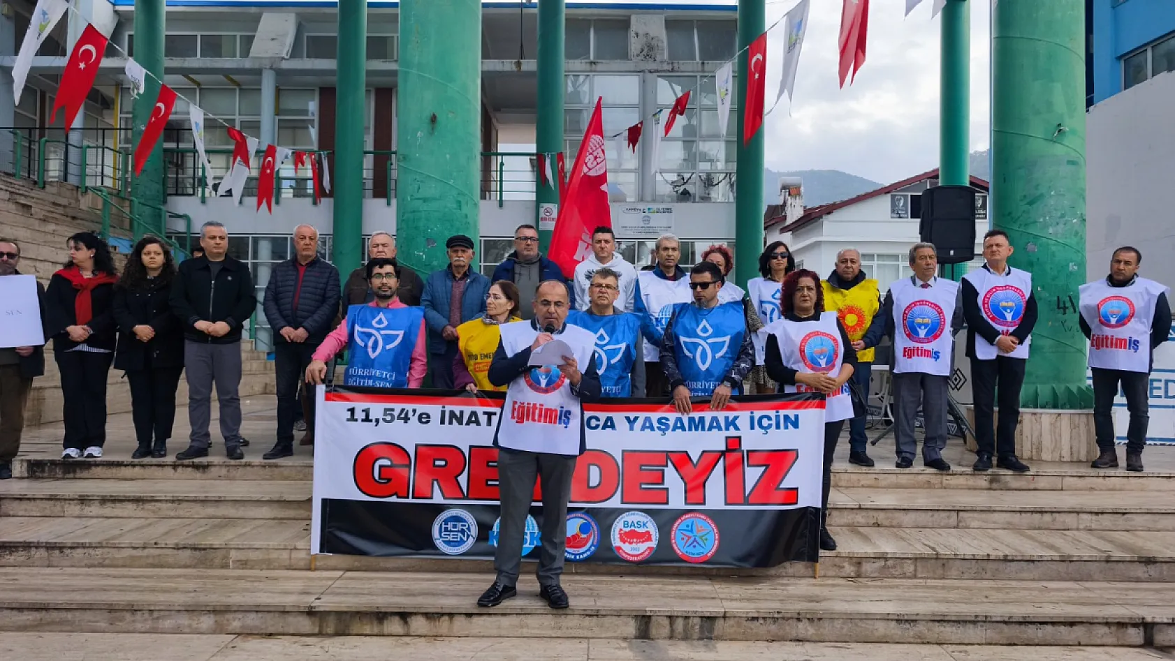 Fethiye'de Memurlardan İş Bırakma Eylemi