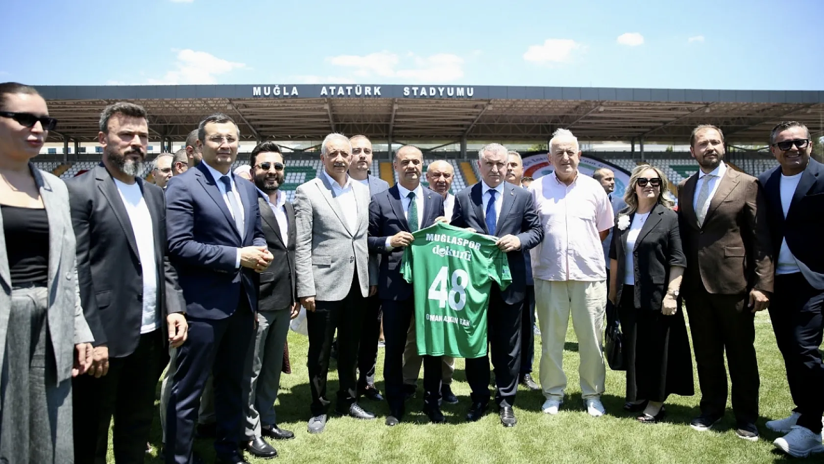 Bakan Bak, Muğla'da Kano Milli Takımı sporcularıyla bir araya geldi