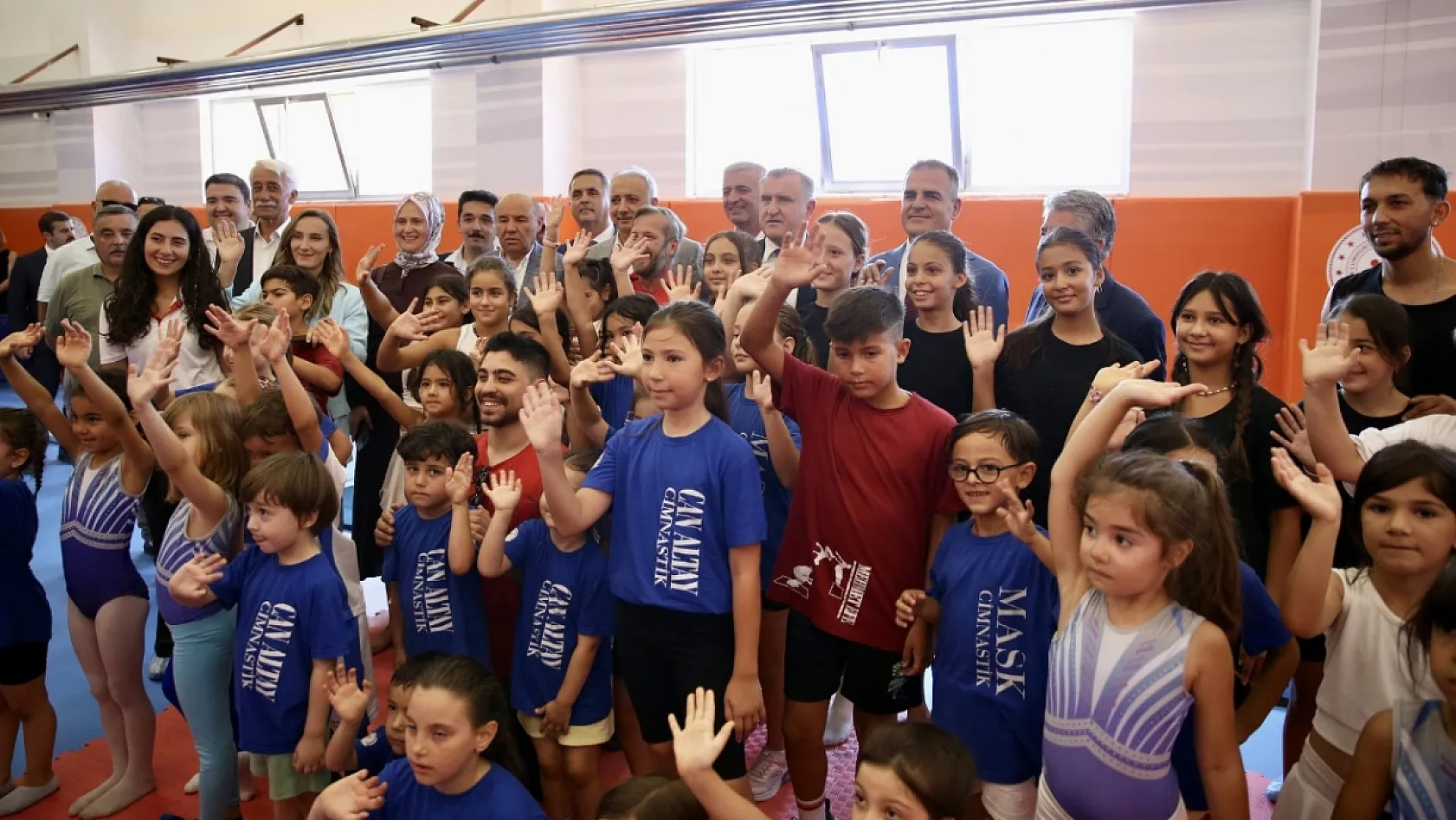 Bakan Bak, Muğla'da Kano Milli Takımı sporcularıyla bir araya geldi