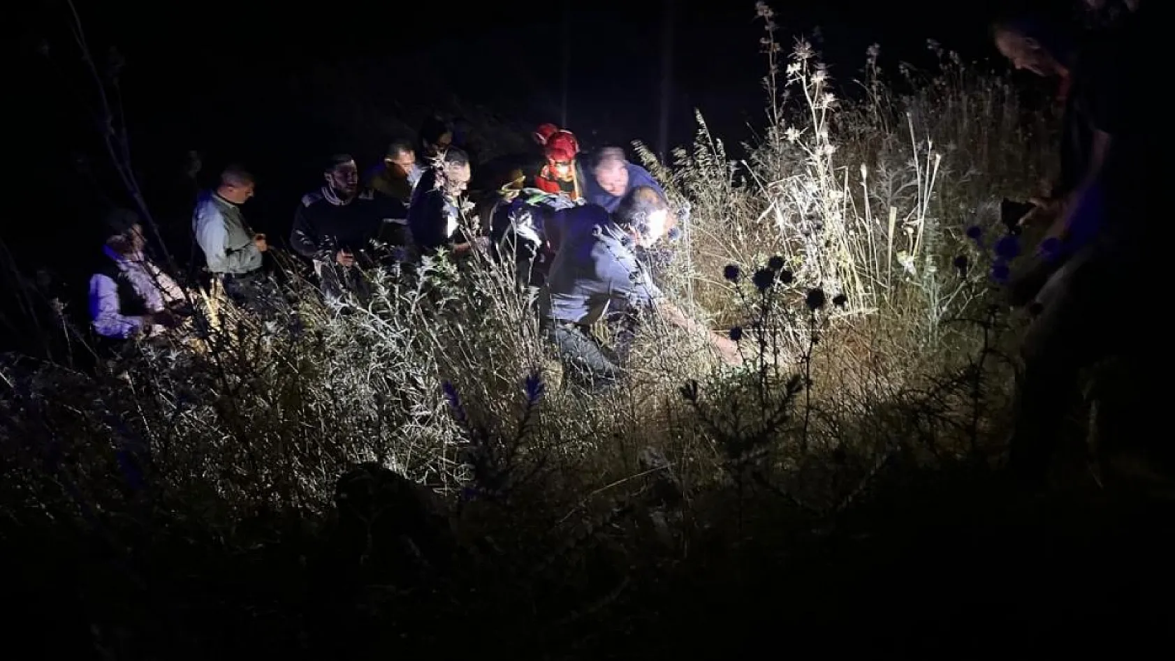 Tarladan Dönen Traktör Şarampole Uçtu: 3 Yaralı