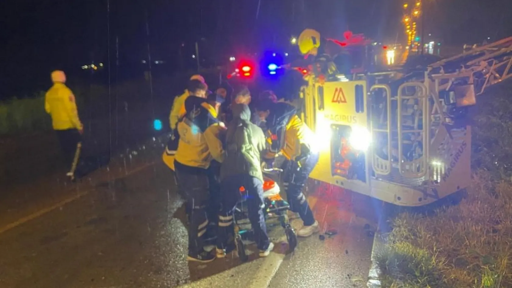 Balıkesir'de yolcu otobüsü devrildi: 3 ölü, 26 yaralı