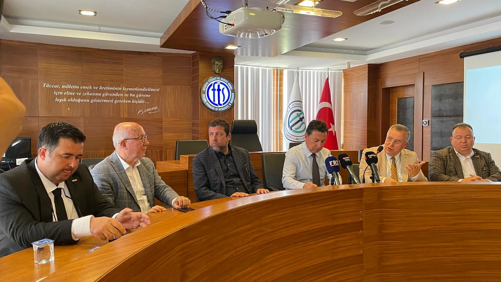 Başkan Ahmet Aras, FTSO'da sektör temsilcileriyle görüştü