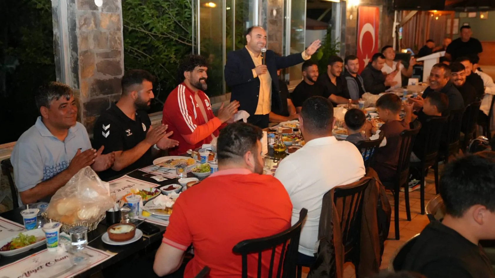 Başkan Akdenizli Güreşçilerle Bir Araya Geldi