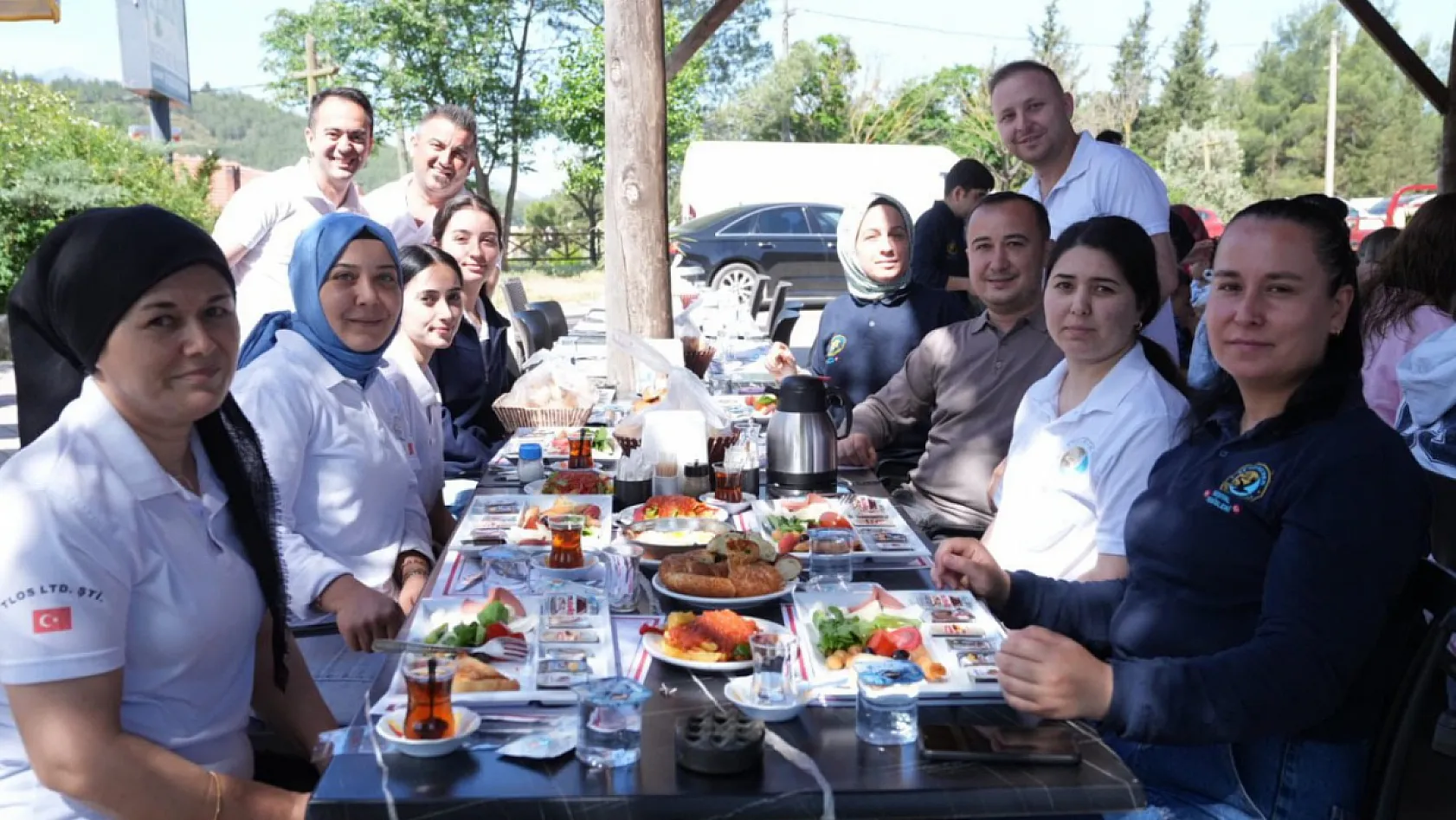 Başkan Akdenizli, Kadın Personelin Anneler Günü'nü Kutladı