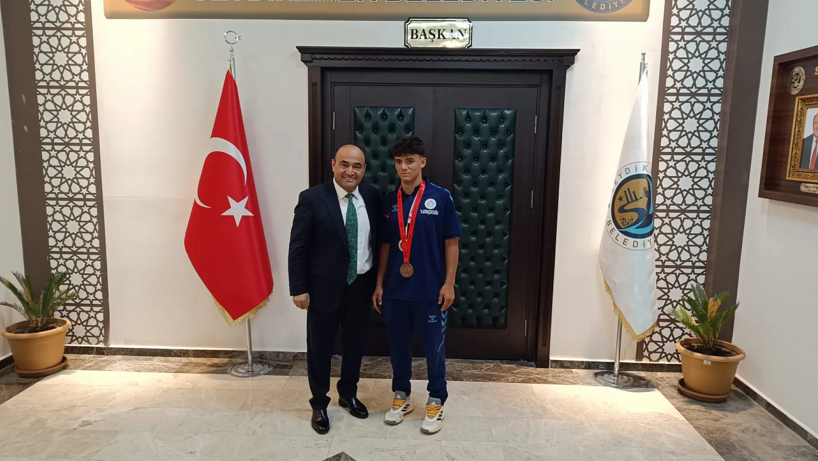 Başkan Akdenizli: 'Seydikemer, Kırkpınar'da tarih yazmaya devam ediyor'