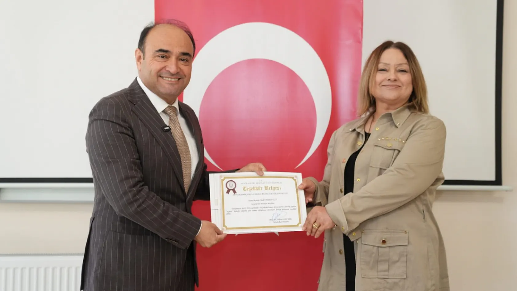 Başkan Akdenizli Üniversiteli Gençlerle Buluştu