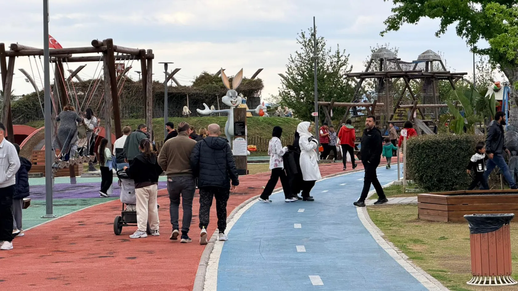 Bayram tatilinde Fethiye'de ailelerin ilk durağı parklar oldu