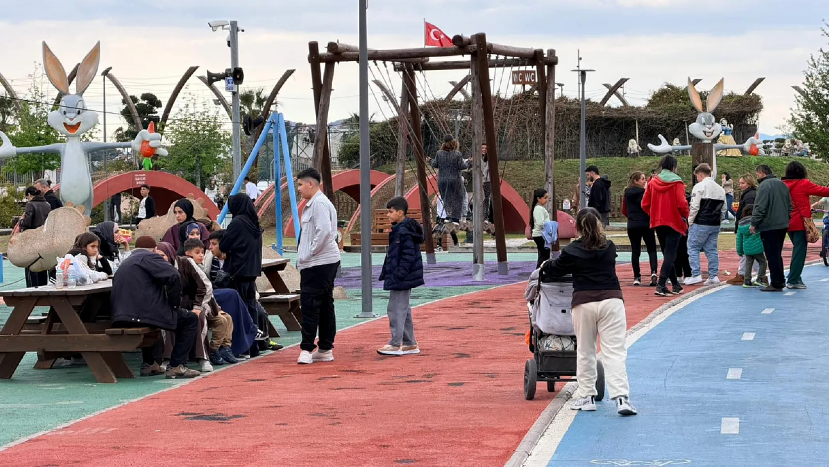 Bayram tatilinde Fethiye'de ailelerin ilk durağı parklar oldu