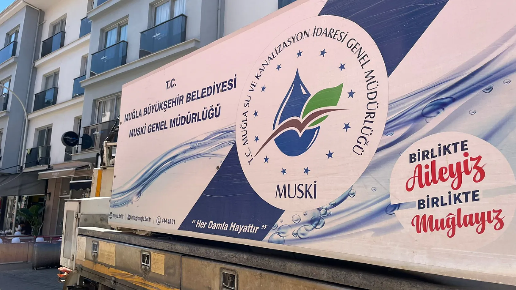 Bayramda da sahadalar: MUSKİ ekipleri Dispanser Sokak'ta arızaya müdahale etti