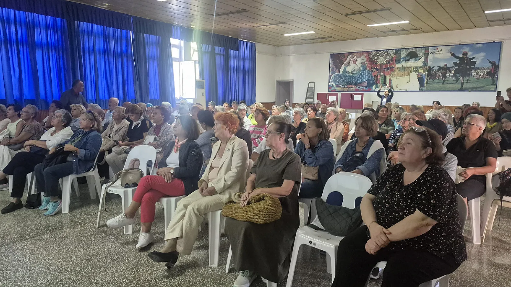 Fethiye'de 'İleri Yaşta Sağlıklı Yaşam' konferansına yoğun ilgi