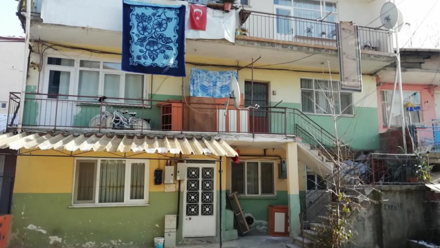Bebeğini 9 kez bıçaklayan anne yeniden hakim karşısında