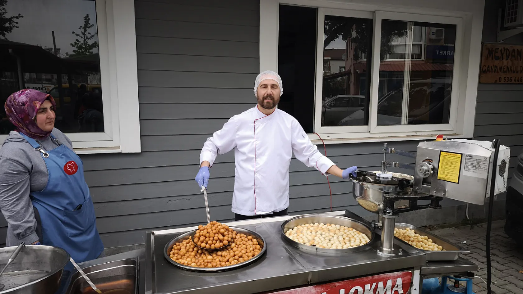 Fethiye'de merhum sanatçı Ahmet Günday anısına lokma hayrı