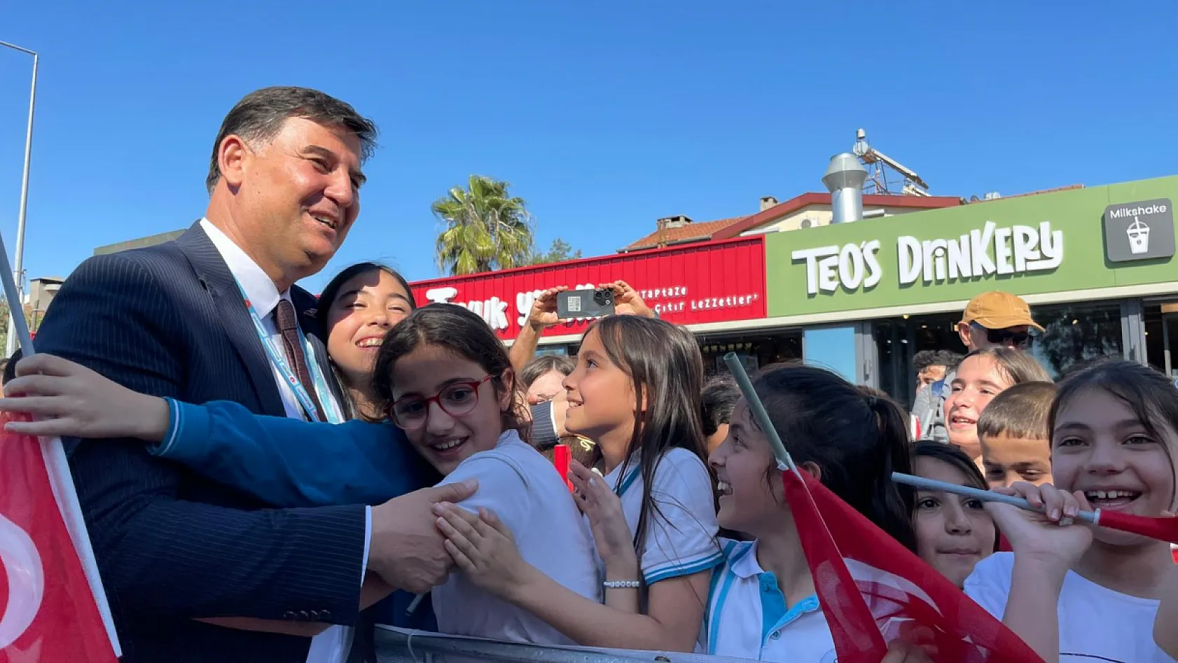 Bisiklet Turu Fethiye Etabında Çocuklardan Başkan Karaca'ya Yoğun İlgi