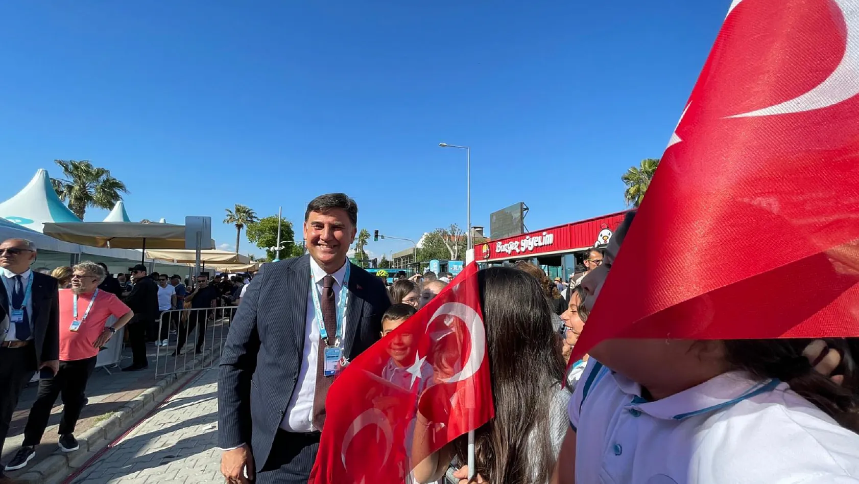 Bisiklet Turu Fethiye Etabında Çocuklardan Başkan Karaca'ya Yoğun İlgi