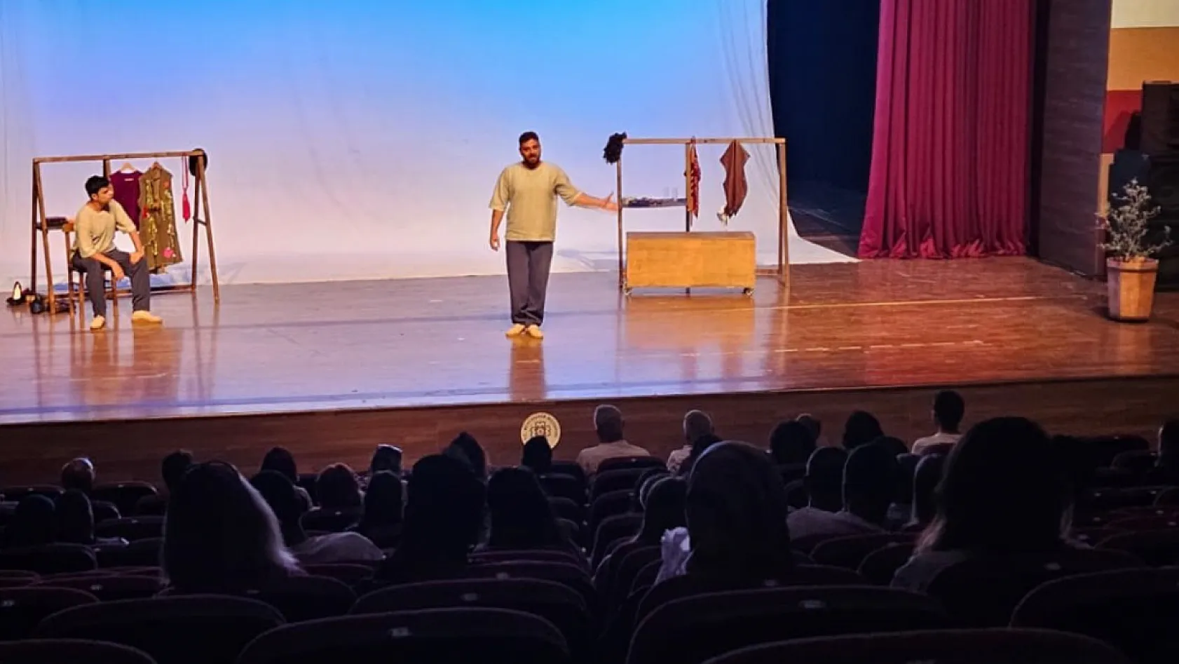 Bodrum Belediyesi Şehir Tiyatrosu Muğla'da sanatseverlerle buluştu