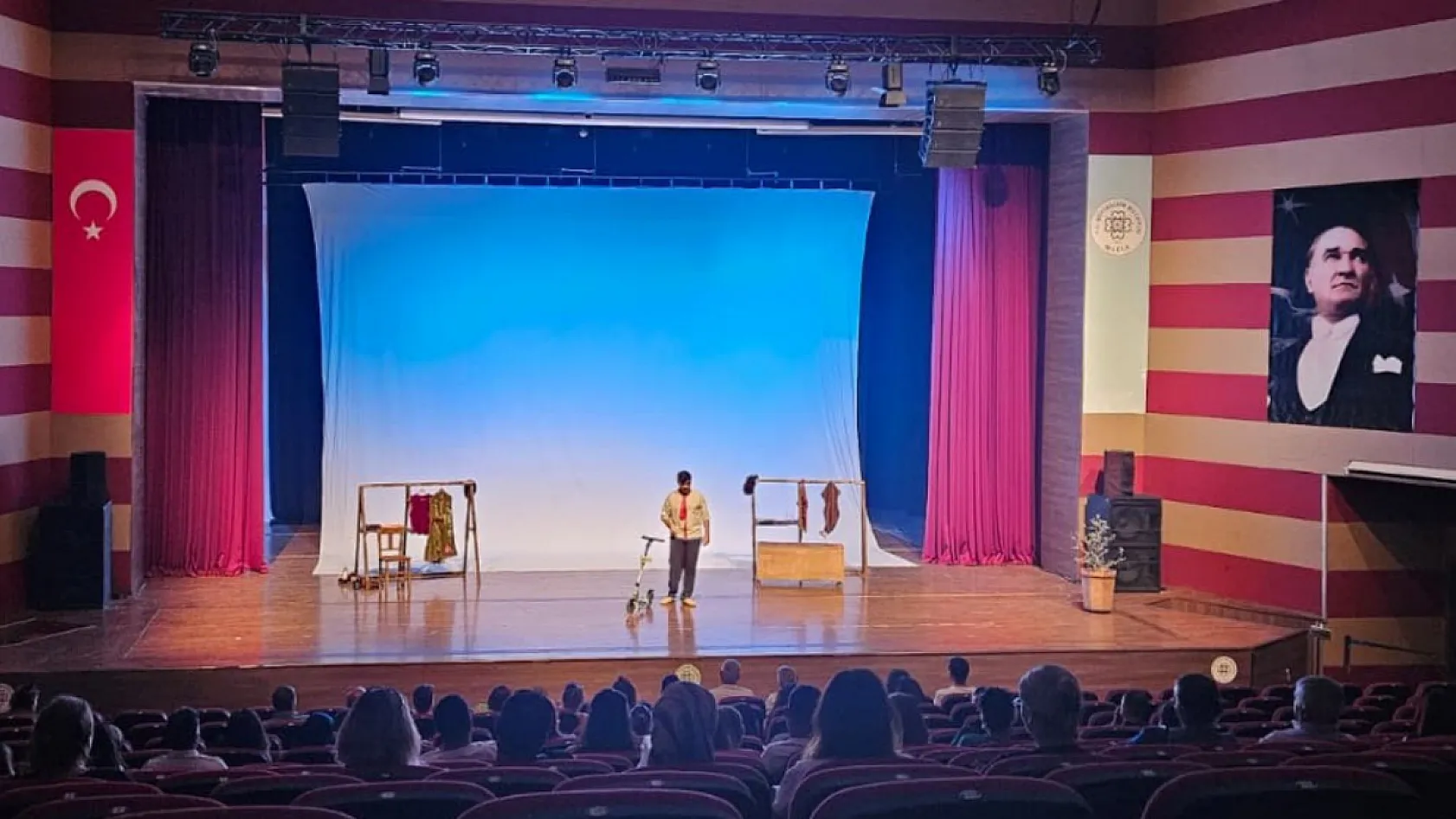 Bodrum Belediyesi Şehir Tiyatrosu Muğla'da sanatseverlerle buluştu