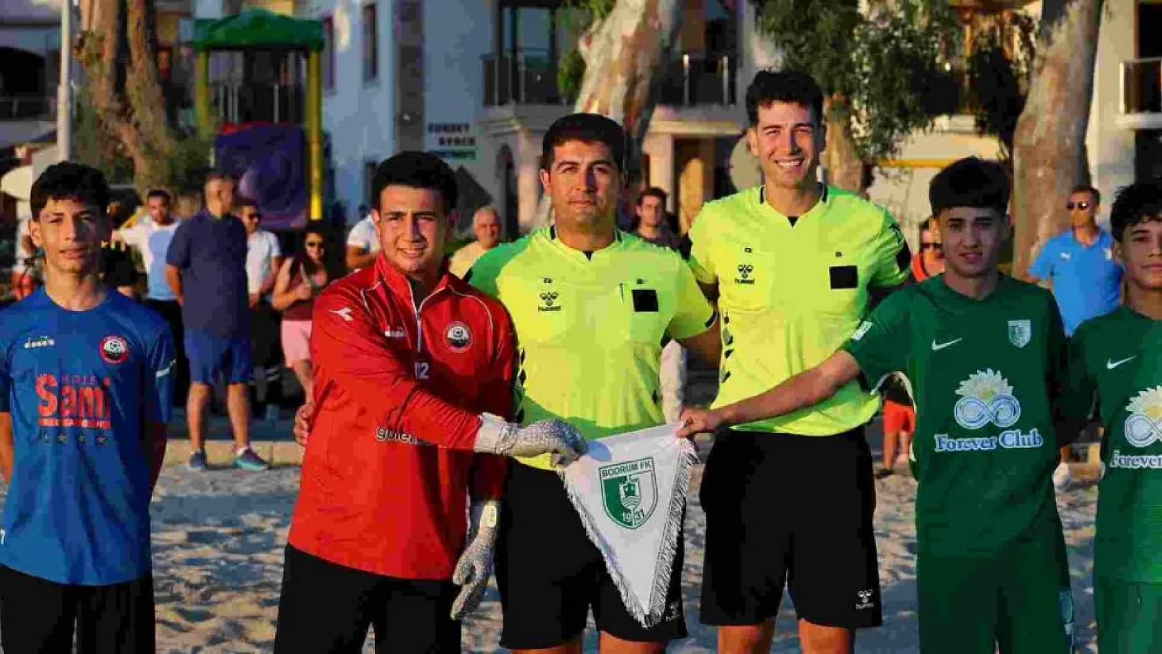 Bodrum'da 1. Günbatımı Çocuk Plaj Futbol Şenliği başladı